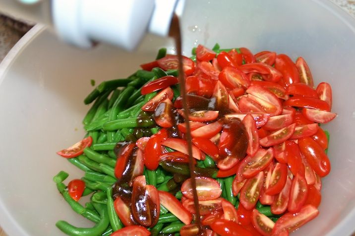 Chilimarineret laks med bønnesalat og tzatziki