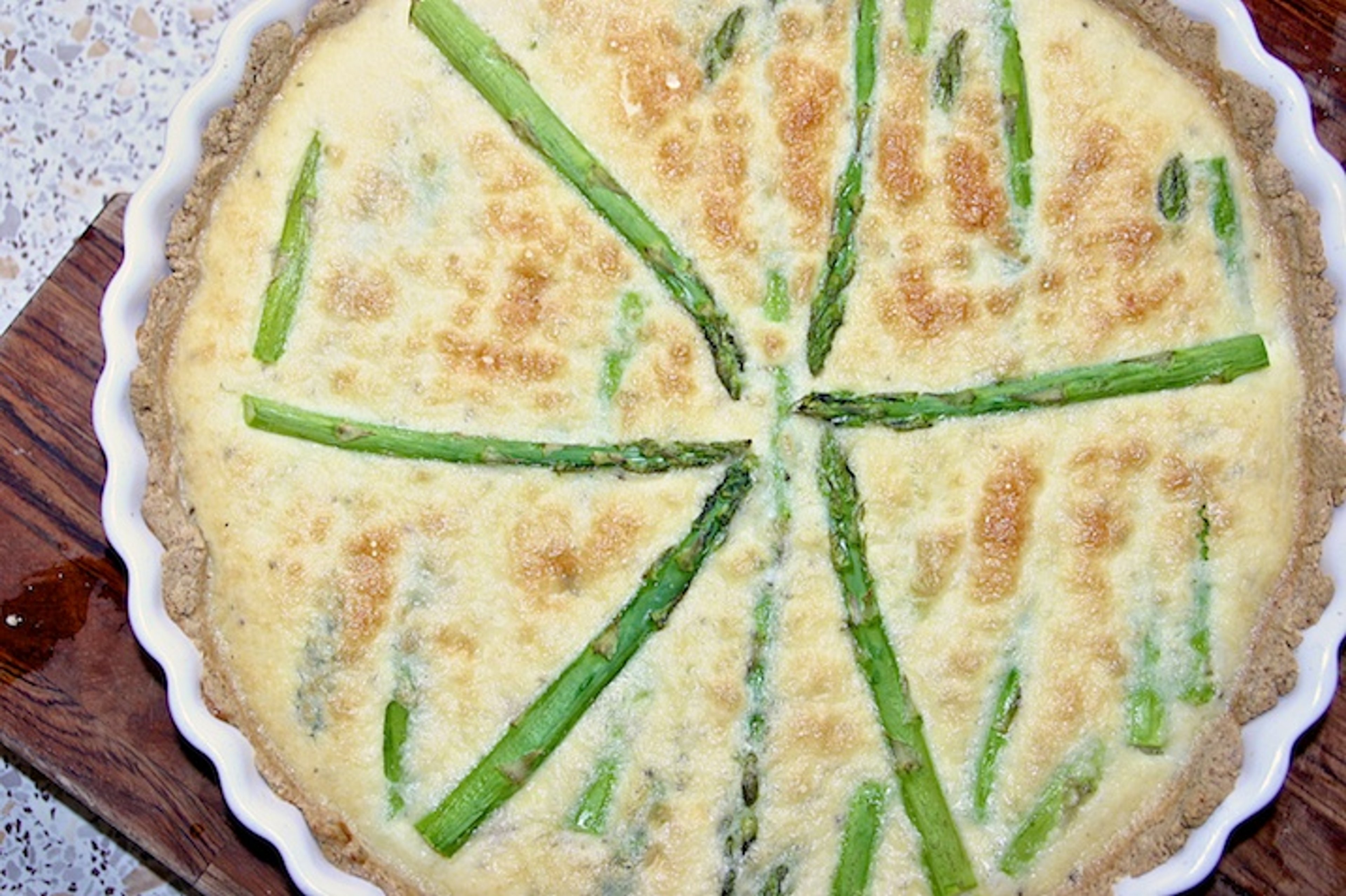 Tærte med grønne asparges og parmesan