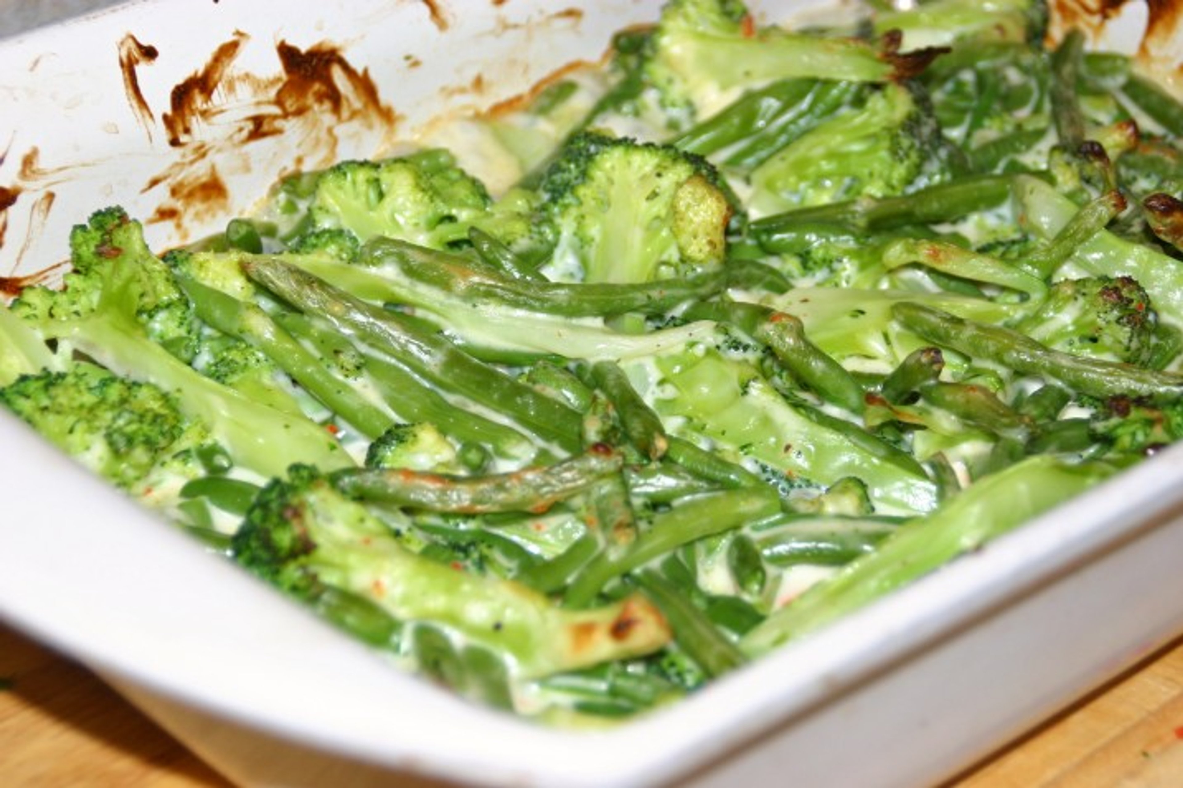 Spicy kyllingekarbonader med ostegratinerede grøntsager