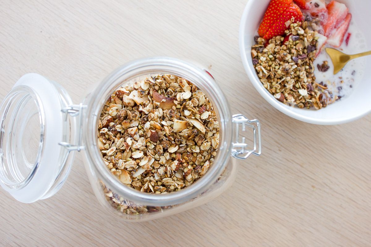 Sprød granola med havre, boghvede og kokos