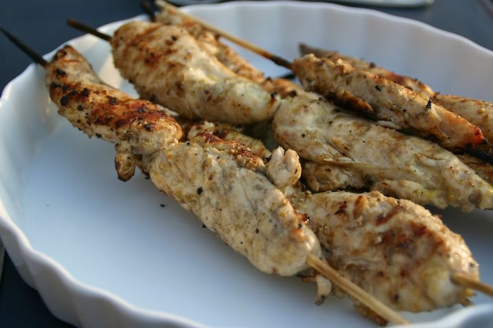 Citron- og ingefærkylling med blomkålstabouleh og yoghurtcreme med tahin