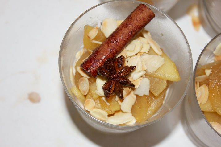 Panna cotta med krydrede æbler