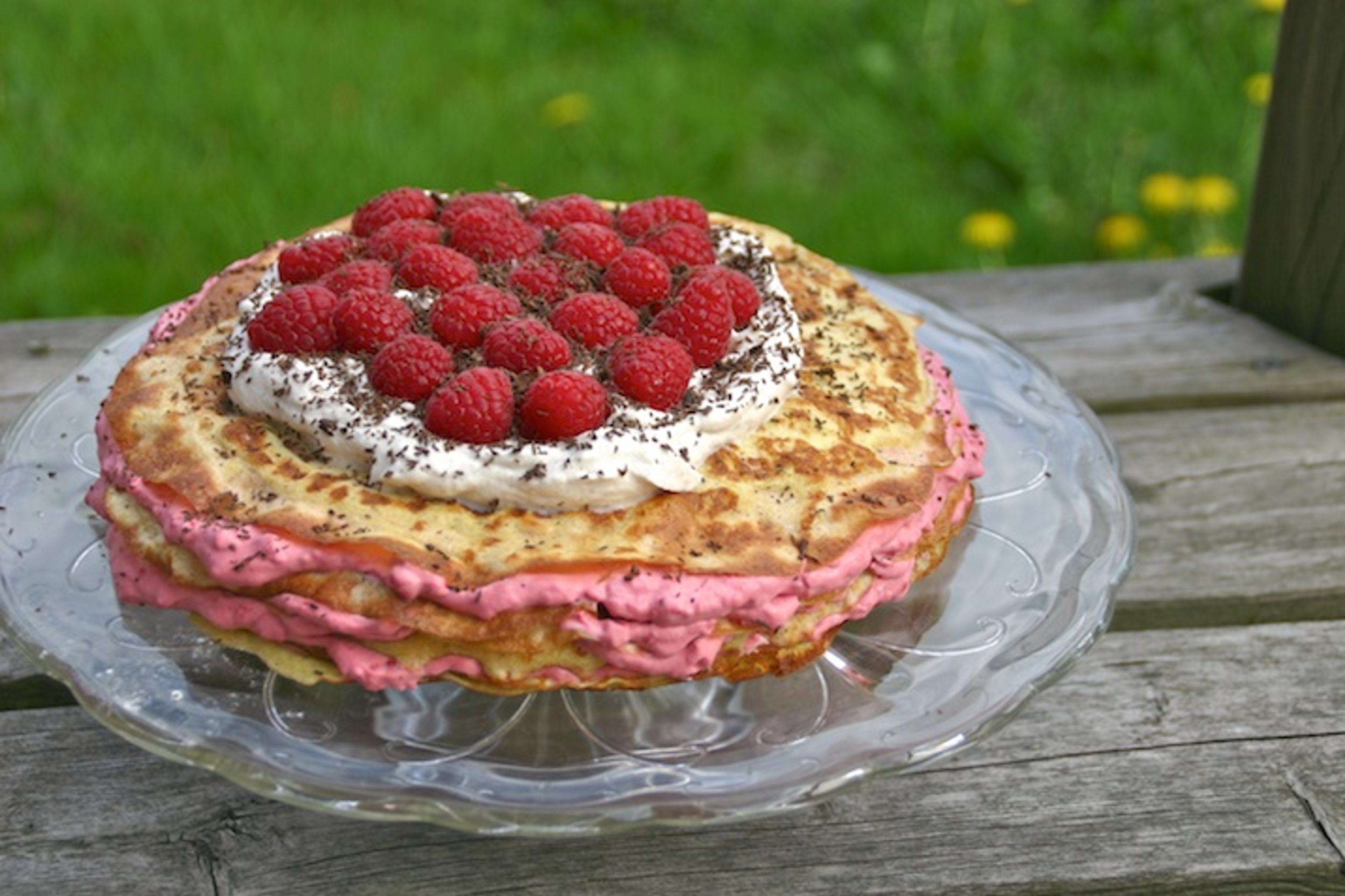 Pandekagekage med hindbærskum