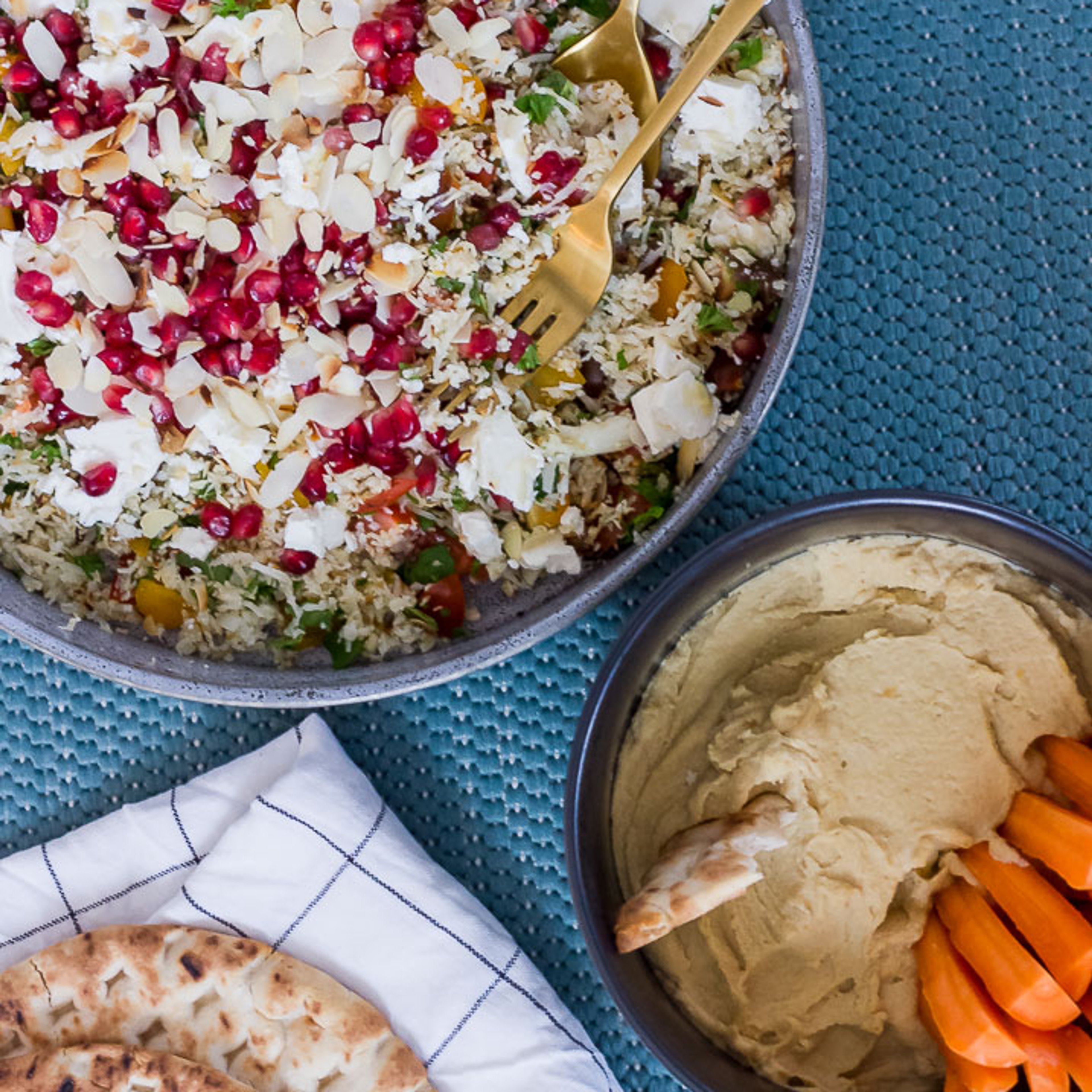 Tabbouleh-inspireret blomkålssalat og den bedste hummus