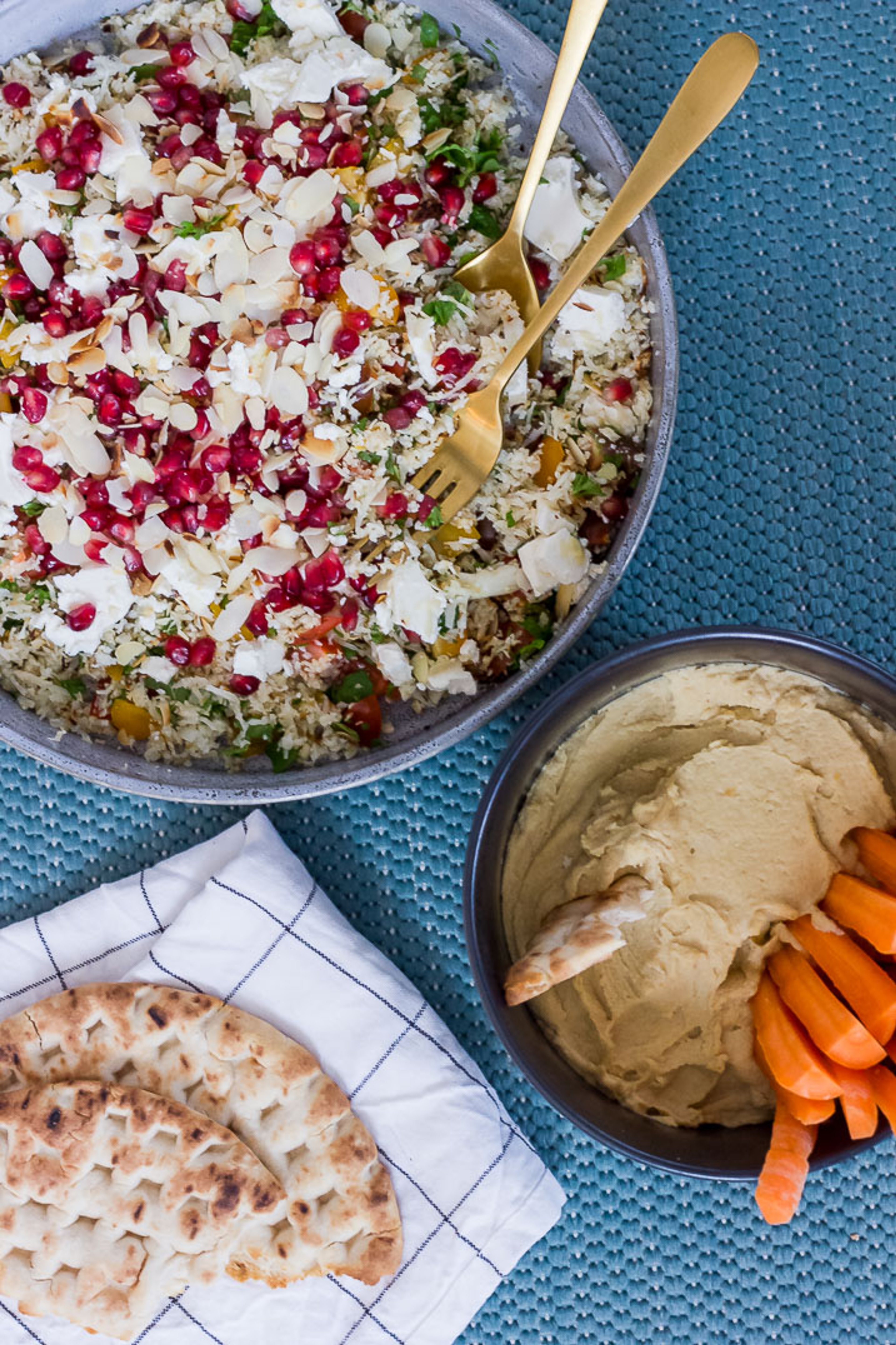 Tabbouleh-inspireret blomkålssalat og den bedste hummus