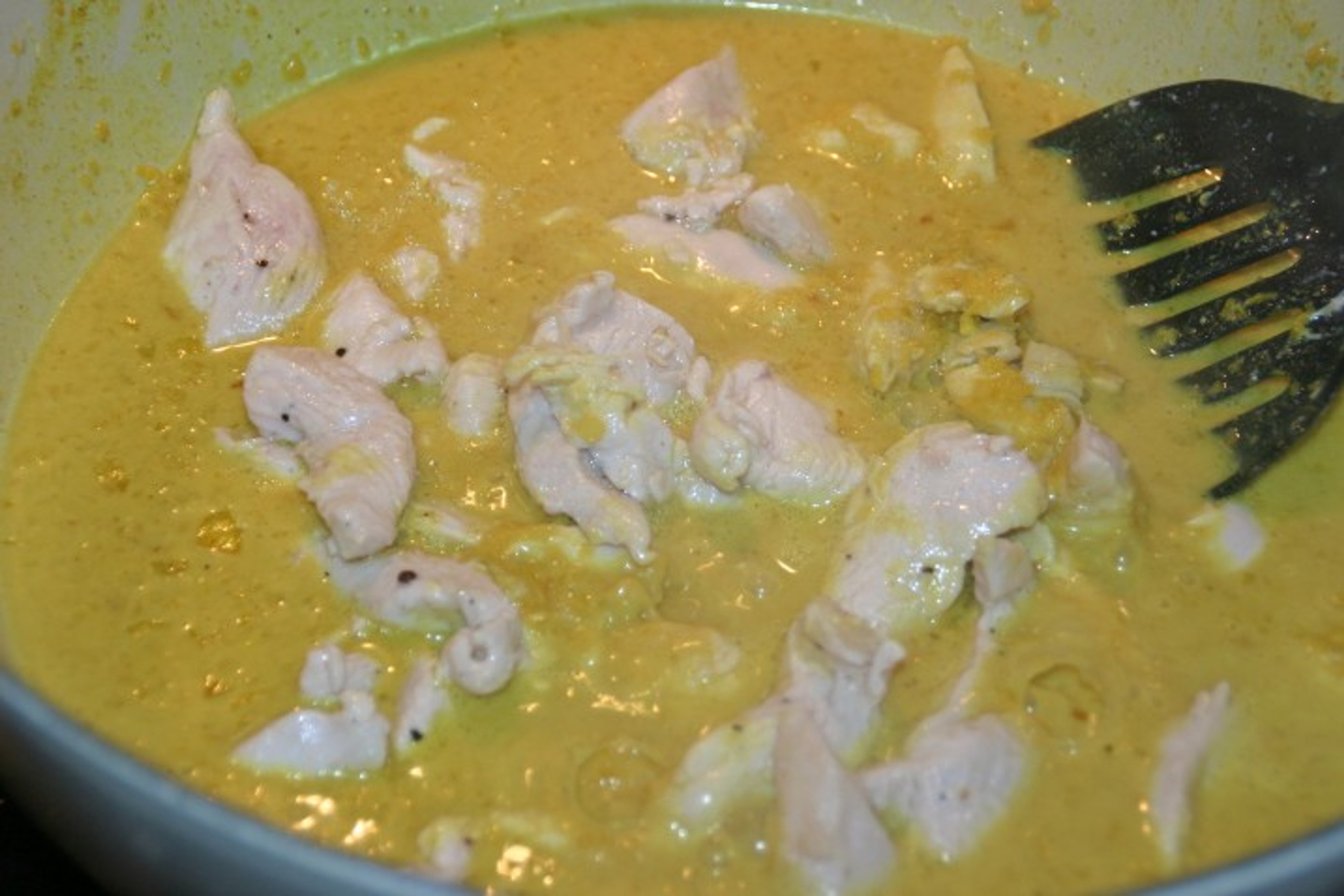 Kylling i karry- og kokossauce a la ristaffel