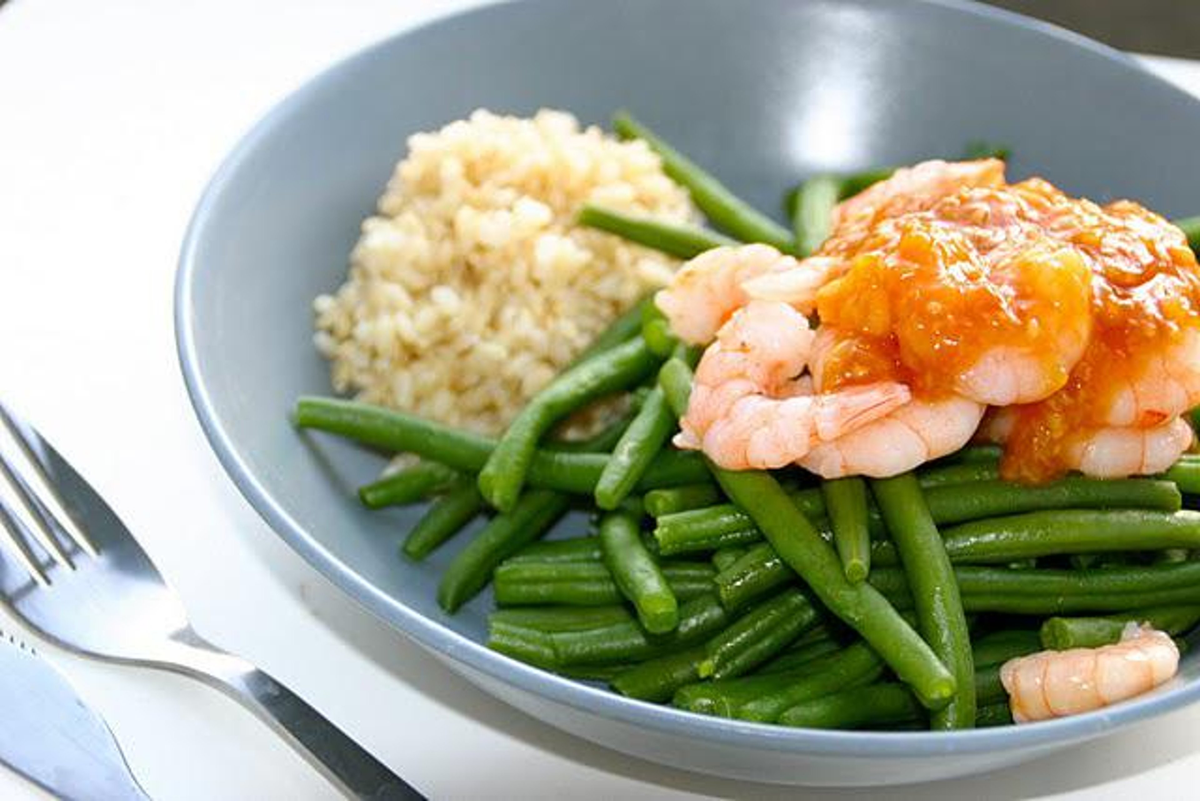 Rejer og grønne bønner med stærk hvidløgssauce