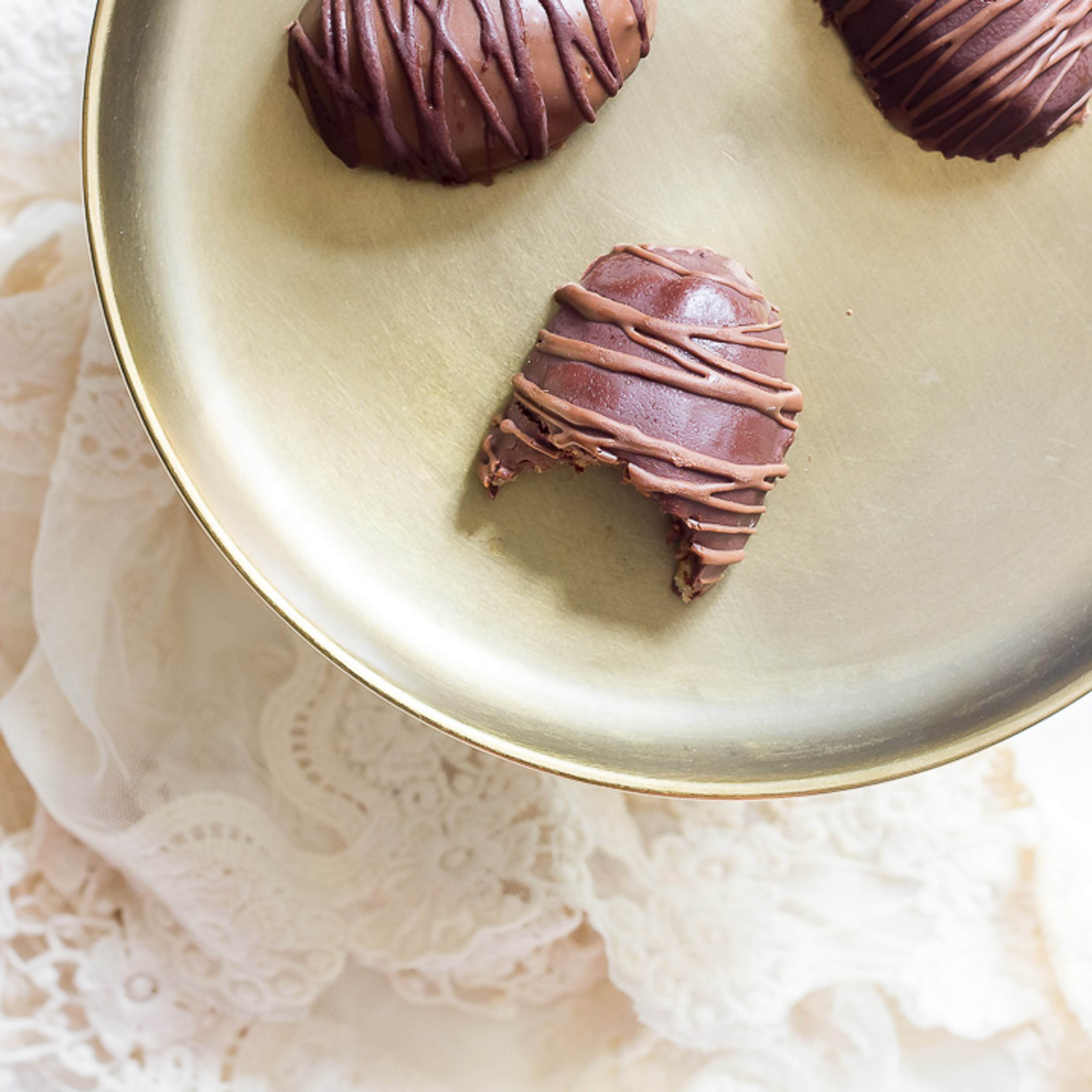 Påskefine påskeæg med marcipan og nougatpraline