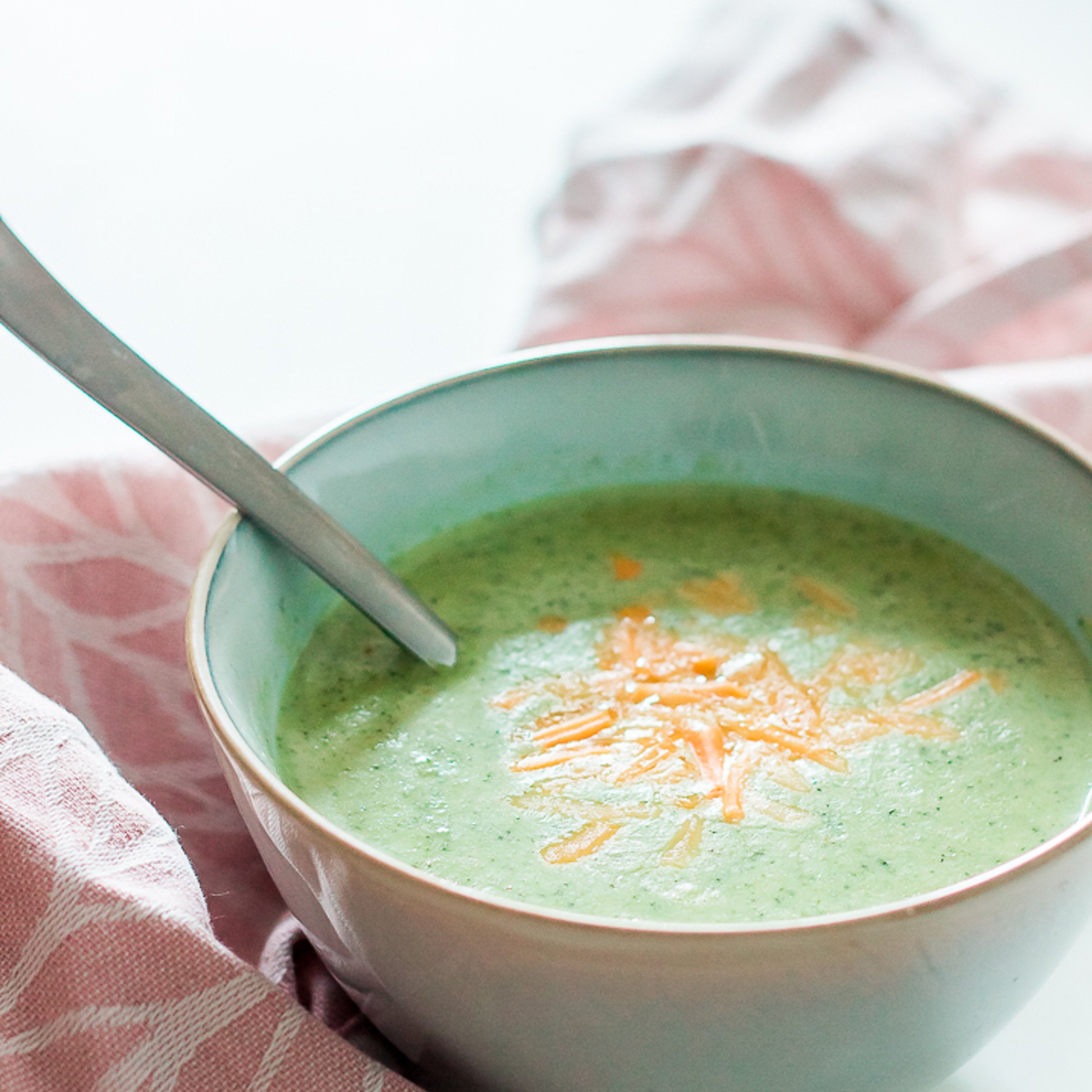 Ultracremet broccolisuppe med cheddar