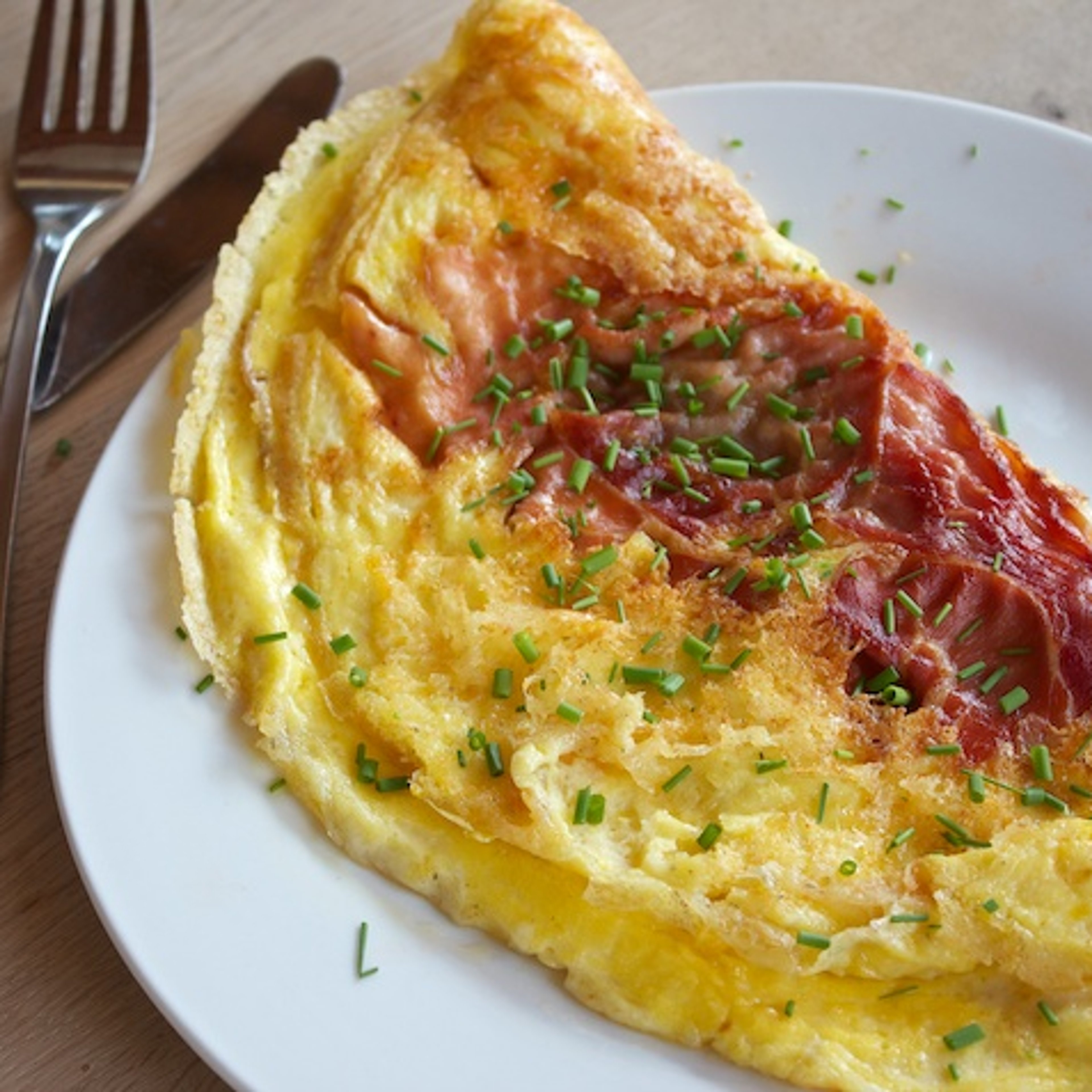 Sprød ostepaneret omelet