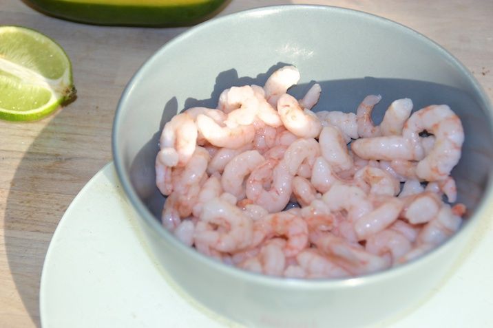 Eksotisk rejecocktail med mango, avocado, lime og sød chili