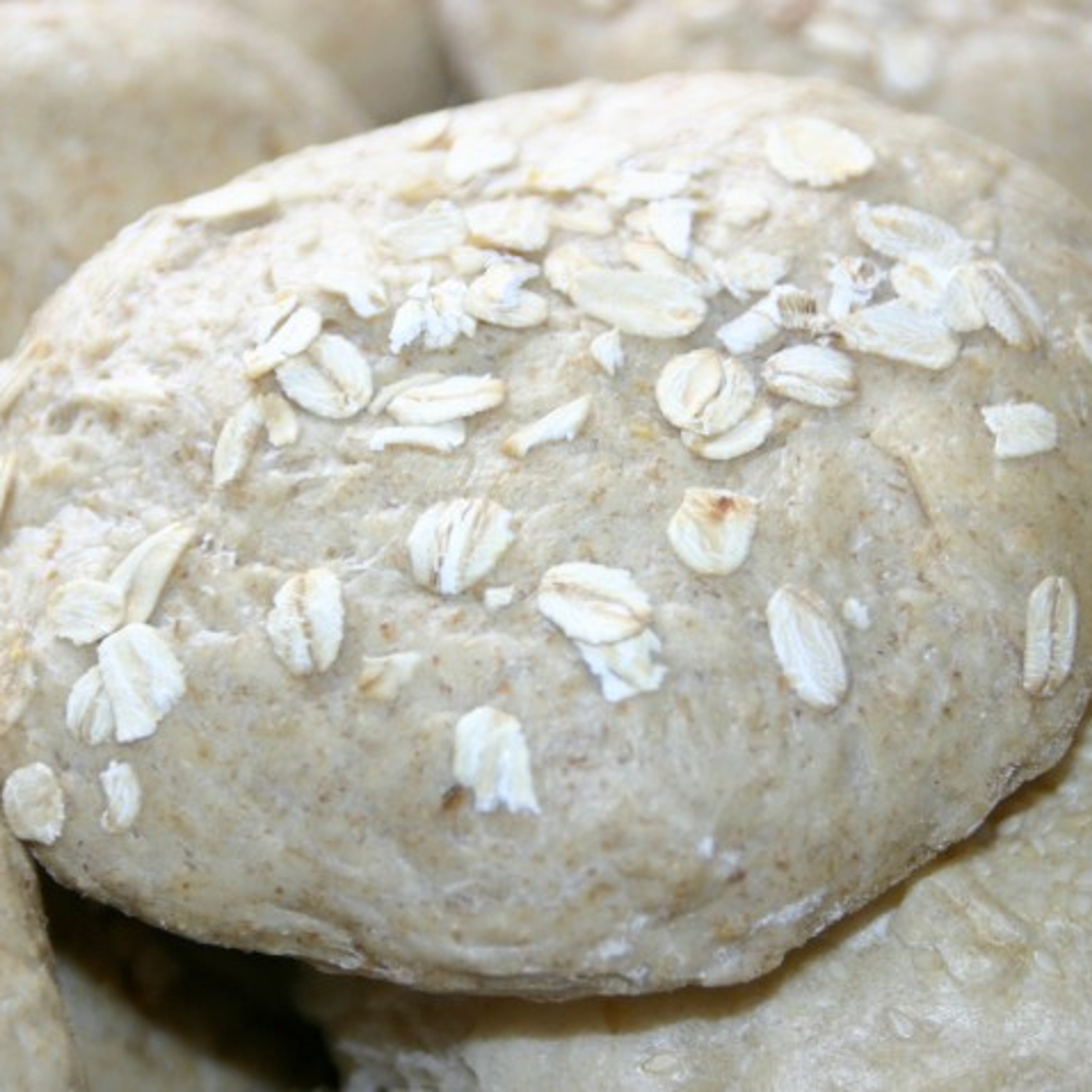 Grove burgerboller med rugmel og havregryn