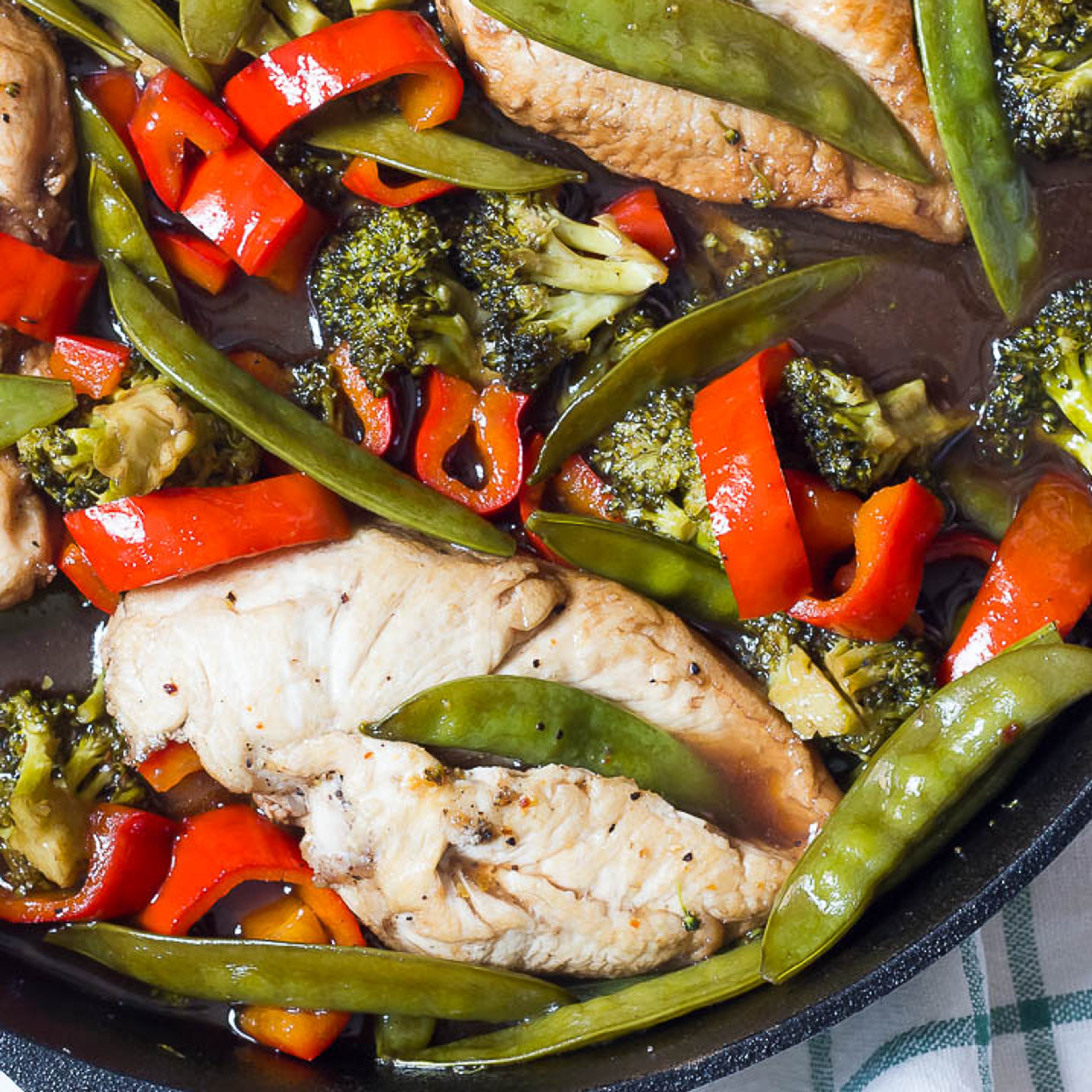 Sur-sød balsamicokylling med grønt i én pande