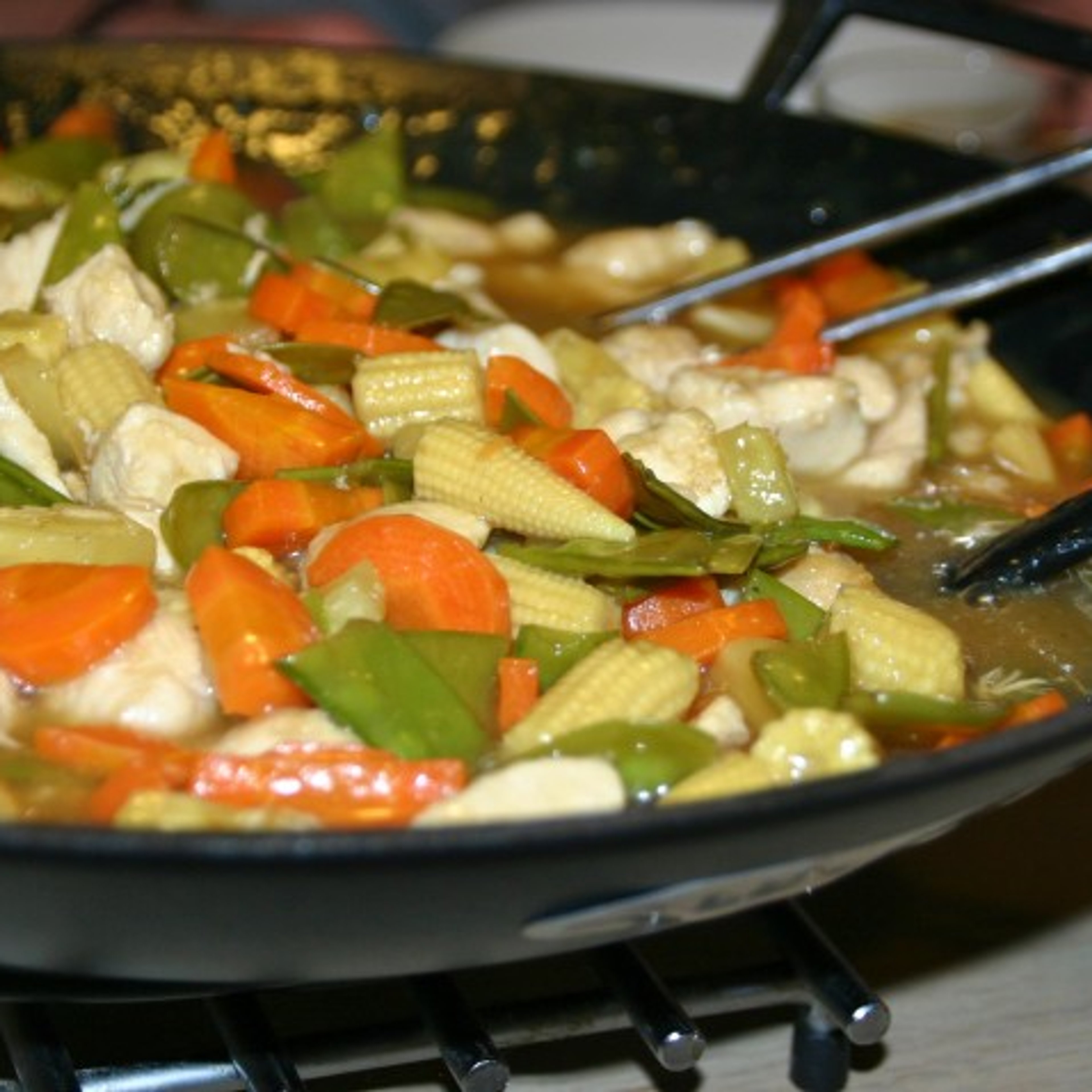 Kylling og grøntsager i sur-sød-sauce