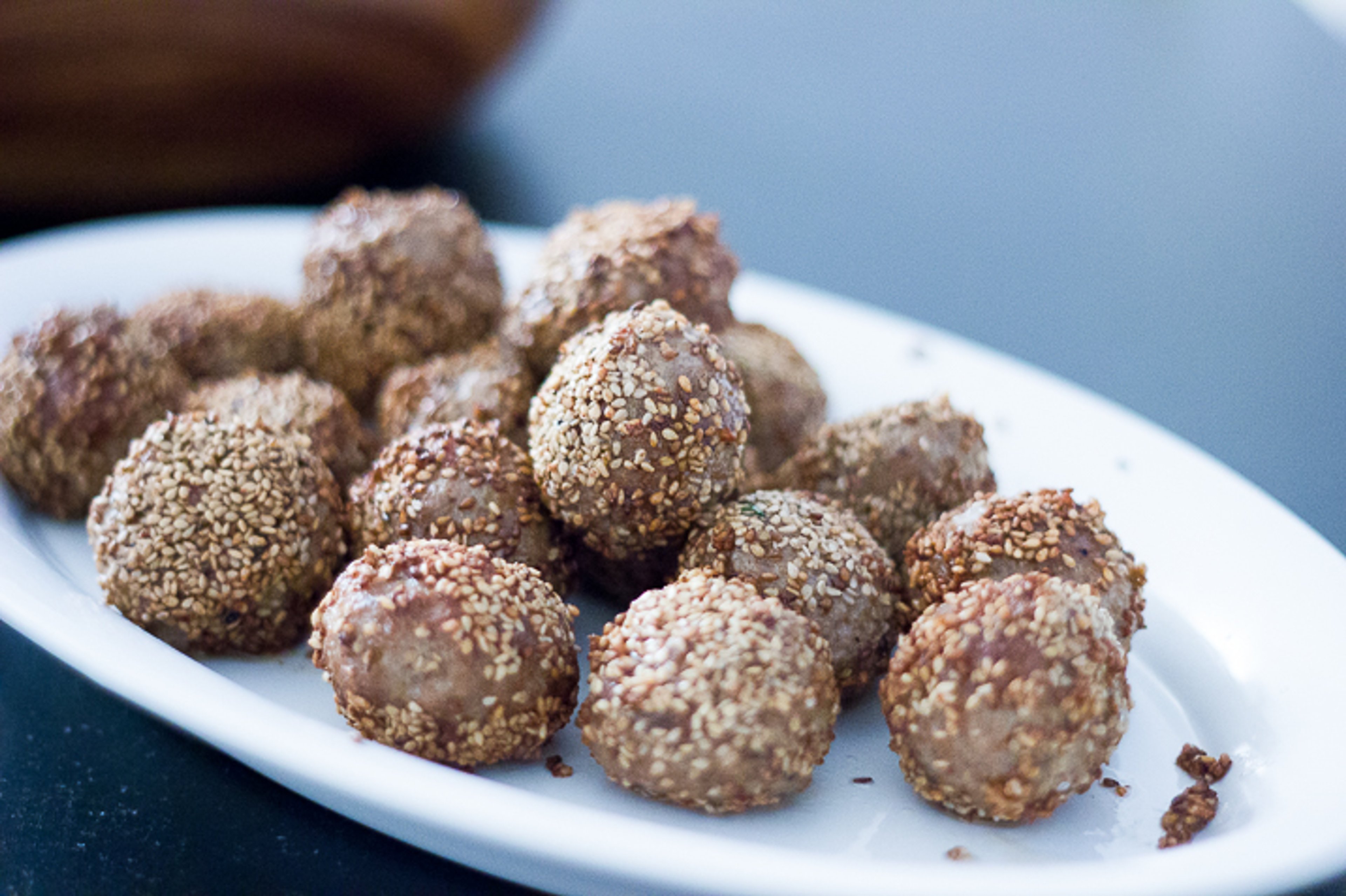 indonesiskefrikadeller-blomkaalstabbouleh-3