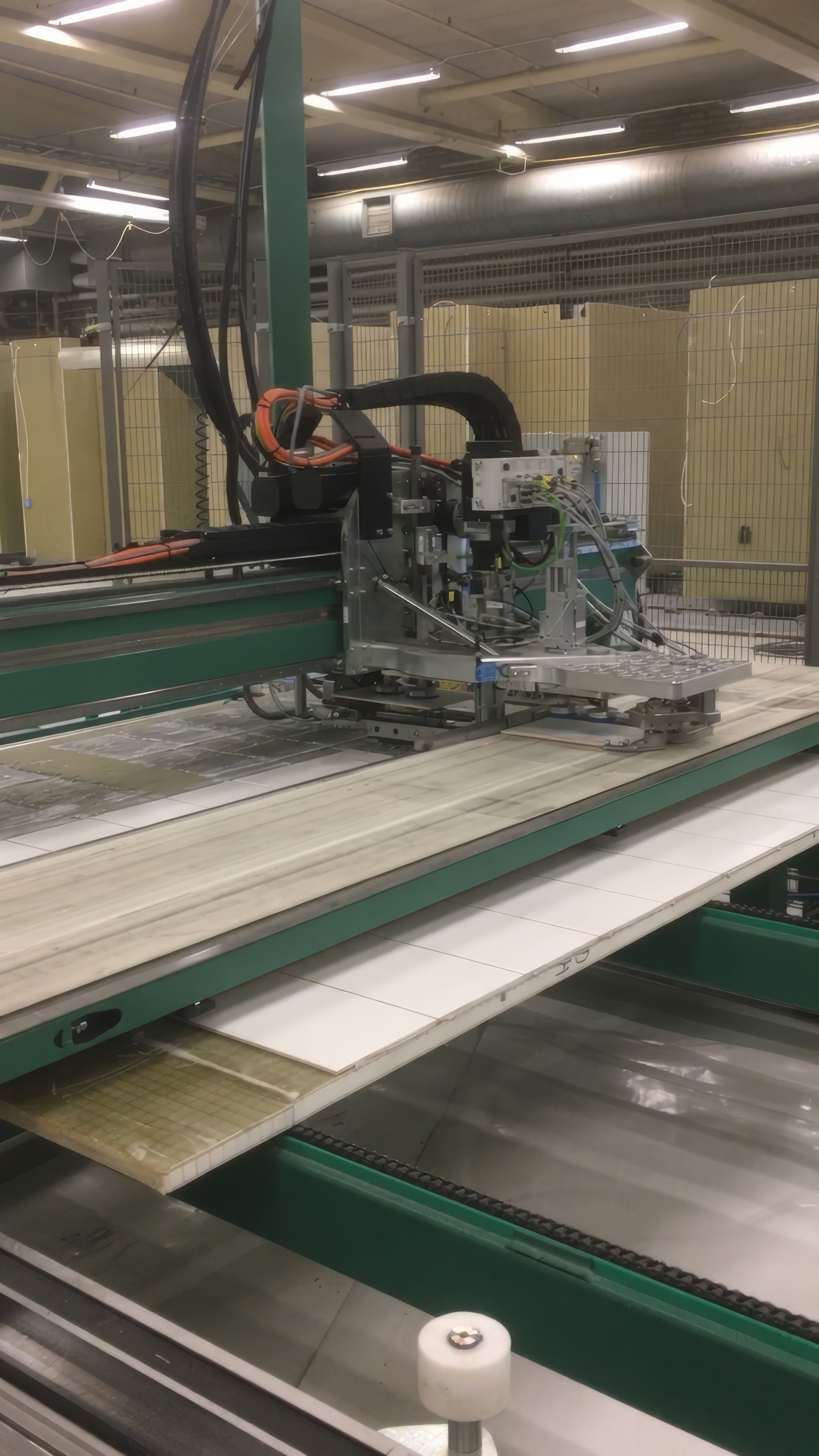The Modutile tiling head laying tiles on a lying element at the Podcomp factory