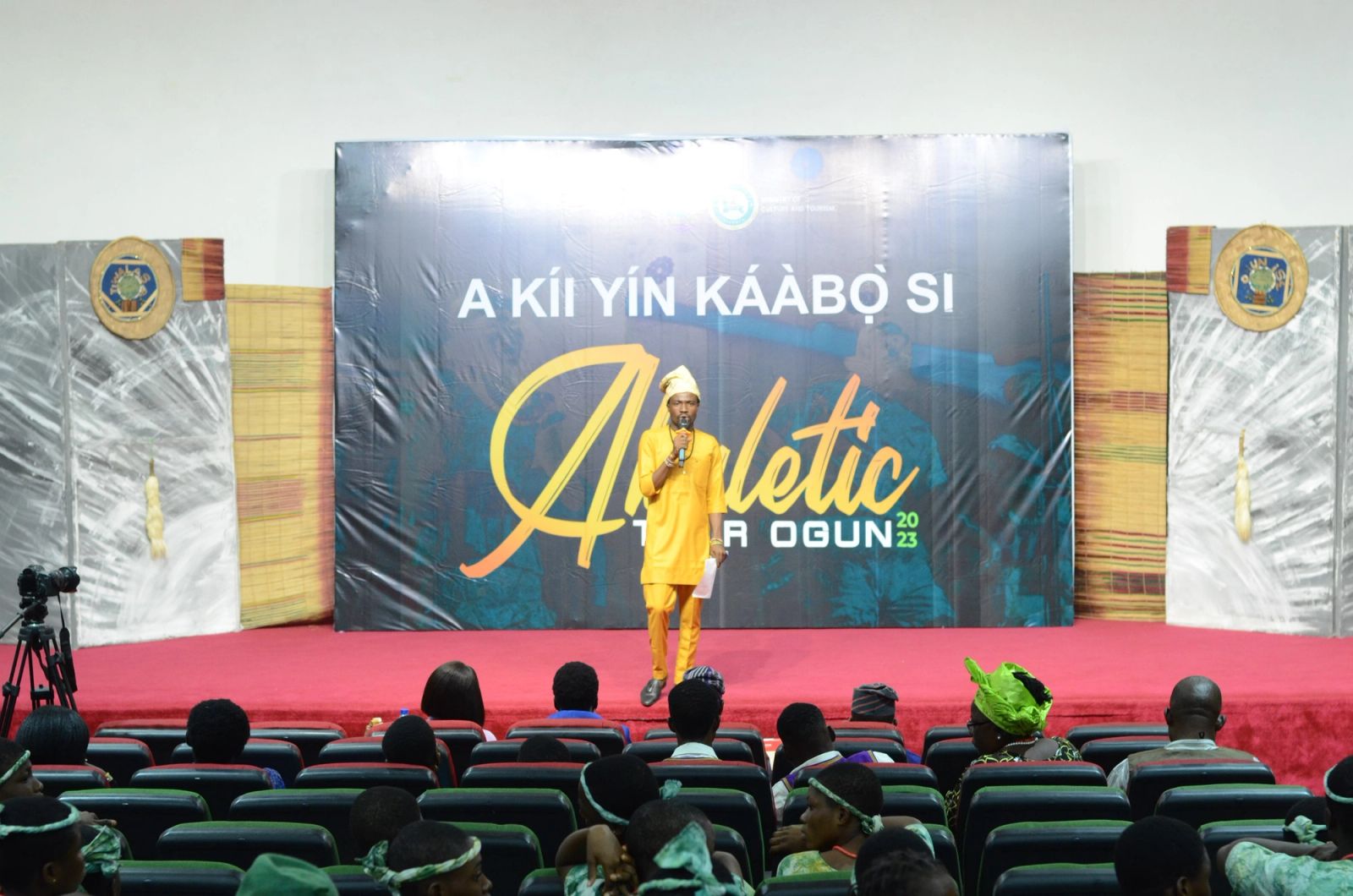 The hall welcomes the schools, A kíì yín káàbọ̀ sí