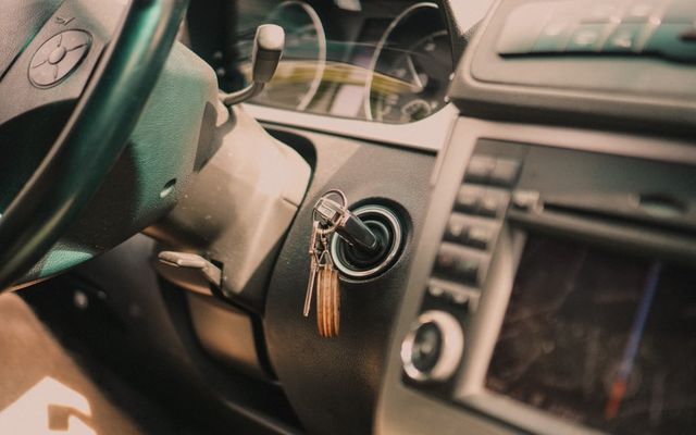 black and silver car steering wheel