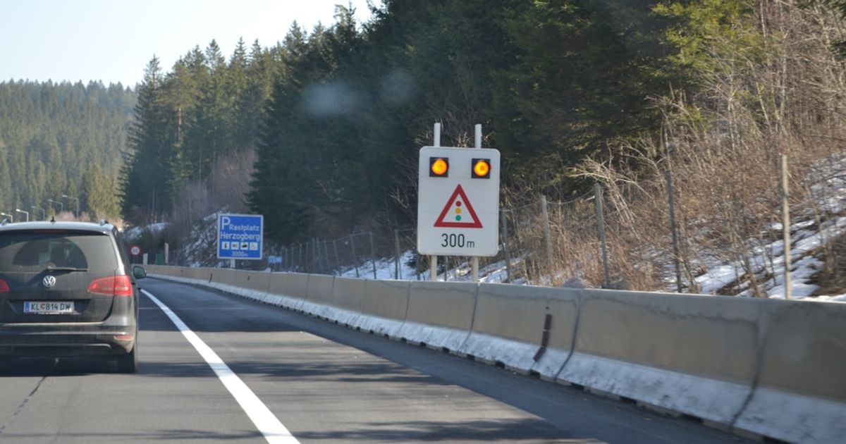 5 things that are actually considered distracted driving
