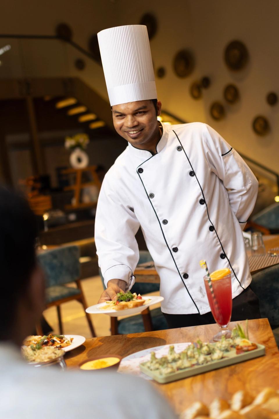 Chef serving food at Qmin Etawah, Gwalior Bypass Road