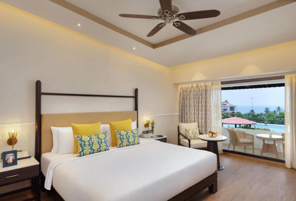 Deluxe Room with Queen Bed