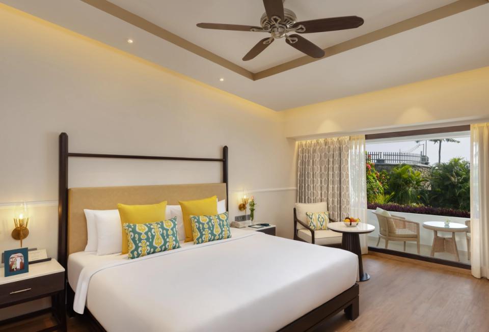 Superior Room with Queen Bed