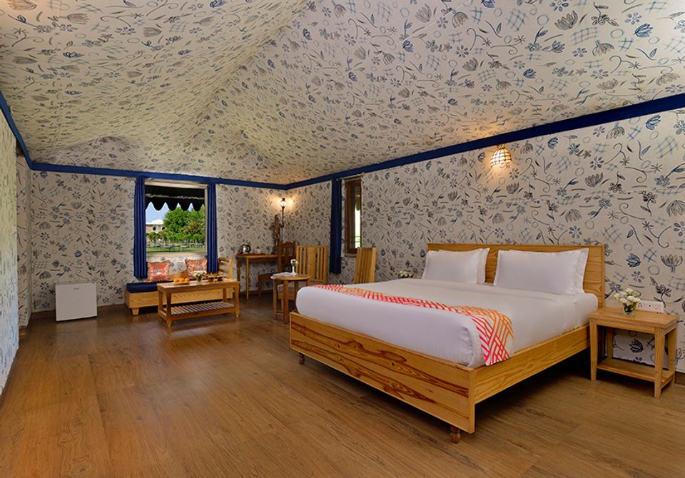hotel-room-image