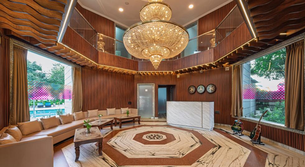 Interior view of the luxurious lobby reception area at Ginger Agra, Bichpuri.