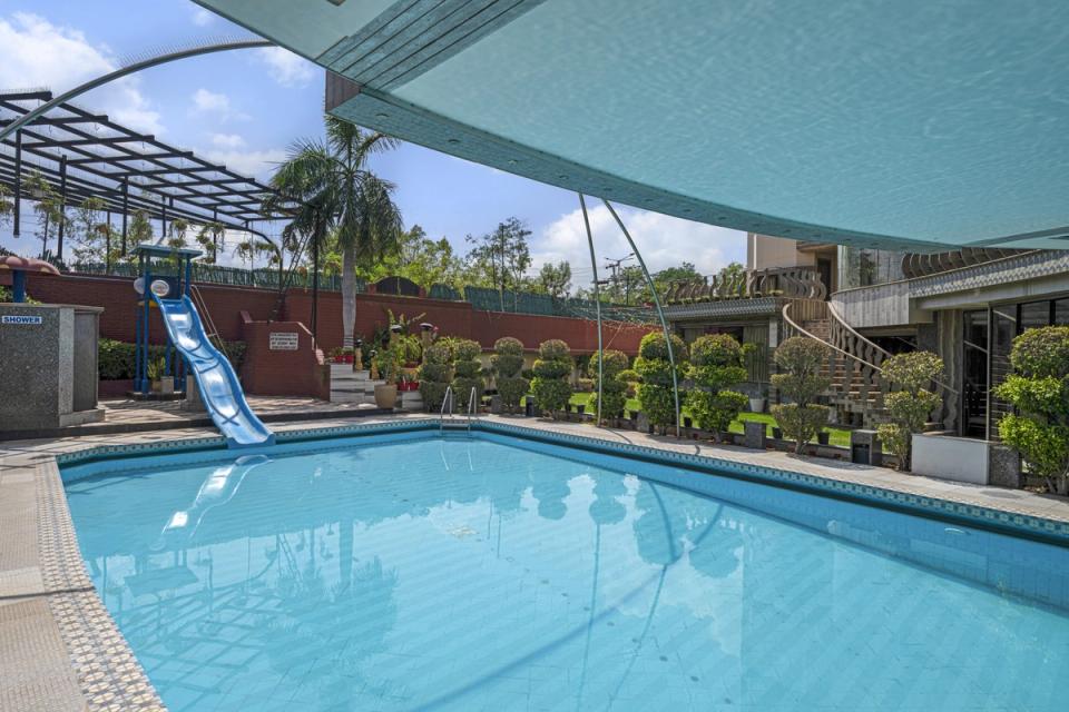 hotel-room-image