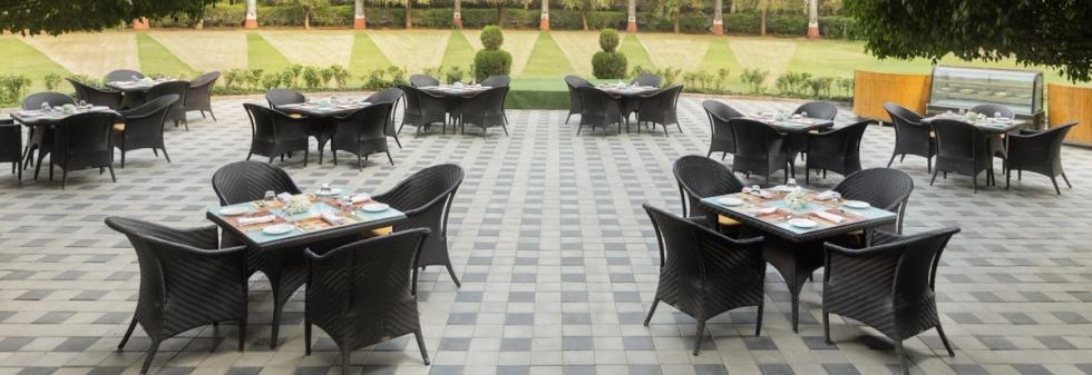 Alfresco Dining at Garden Cafe