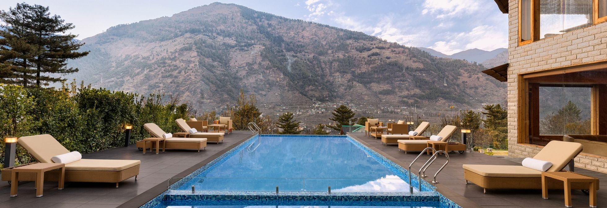 Swimminig Pool with View in Manali - IHCL SeleQtions