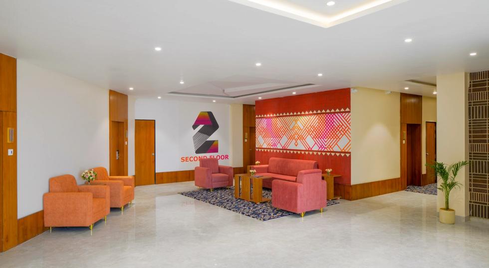 Guest lounge and seating area inside Ginger Gadchiroli Mul Road hotel.