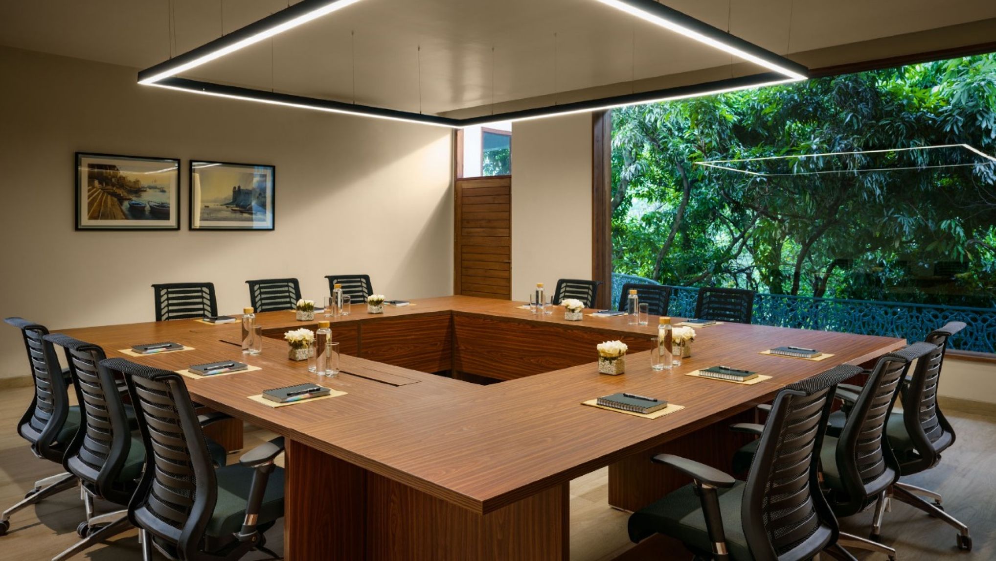 Events & Conferences - Luxury Meeting Room