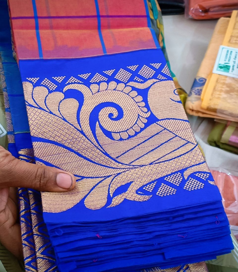 Puthu Mandapam Marketplace Madurai - Textiles and Sarres