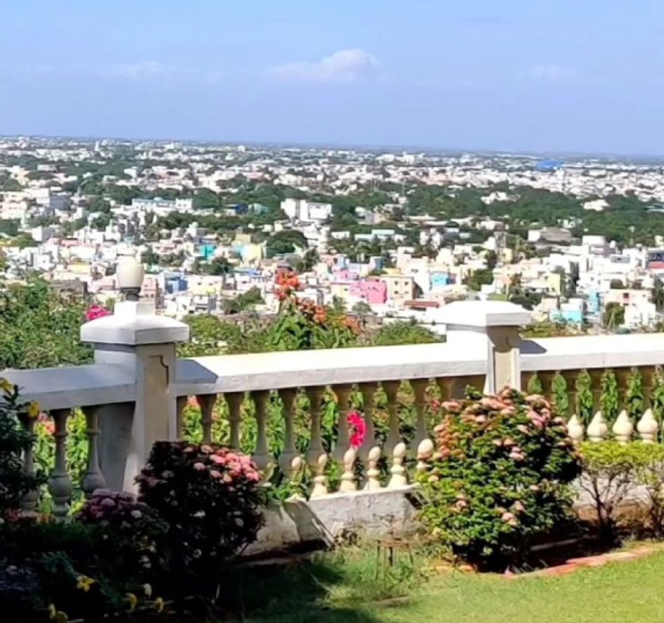 Best Attractions in madurai Overlooking the Madurai Meenakshi Temple