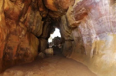 Bhimbet Caves - Must-See Attractions In Bhopal, amã Stays & Trails