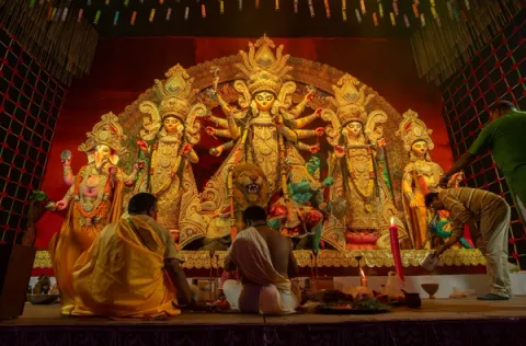 Durga Pooja - Kolkata Attractions, amã Stays & Trails