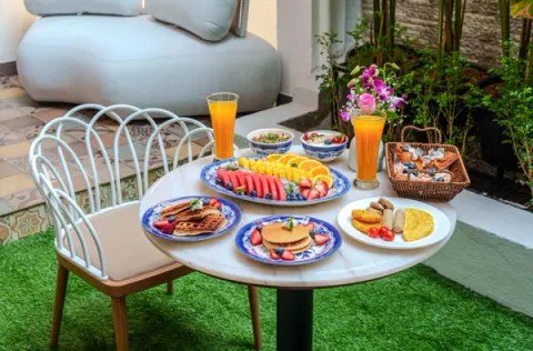 Breakfast In The Lawn - Experiences At Dhanaulti Villas, amã Stays & Trails