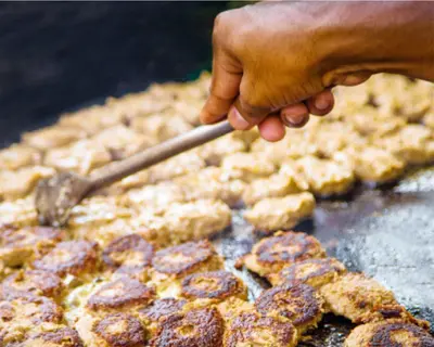  Enjoy Local Delicacies near Taj Mahal, Lucknow