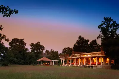 Outside View of Taj Mahua Kothi