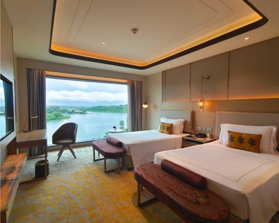  Luxury Grande Lake View Twin Bed - Taj Lakefront, Bhopal