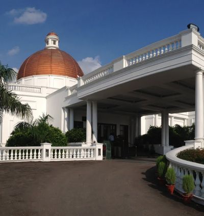 Central Location On River Gomti Bank - Taj Mahal, Lucknow