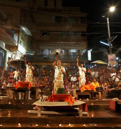  Expert Guides For Varanasi's Narrow Lanes - Taj Ganges, Varanasi