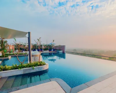 infinity Pool Bar - Dining at Taj Amer, Jaipur