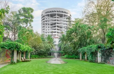 Outdoor View of Taj Wellington Mews, Mumbai