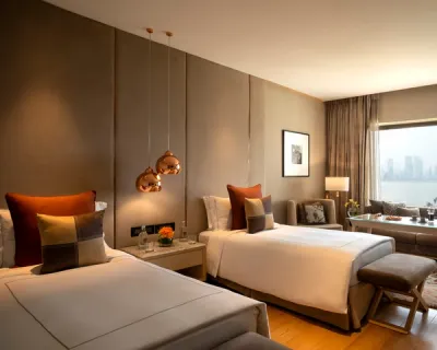 Grand Luxury Room Twin Bed at Taj Lands End, Mumbai