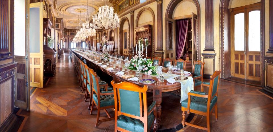 Luxury Dining of Taj Falaknuma Palace, Hyderabad - Banner Image