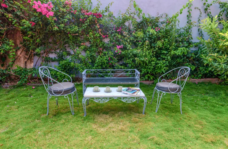 Elegant Outdoor Seating Space at Dulwich Terrace, amã Stays & Trails