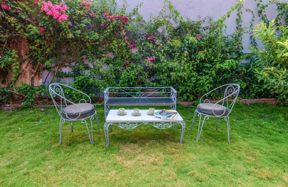 Elegant Outdoor Seating Space at Dulwich Terrace, amã Stays & Trails