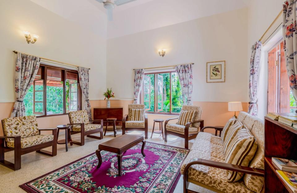 Elegant Living Space at Surgi Bungalow, amã Stays & Trails 